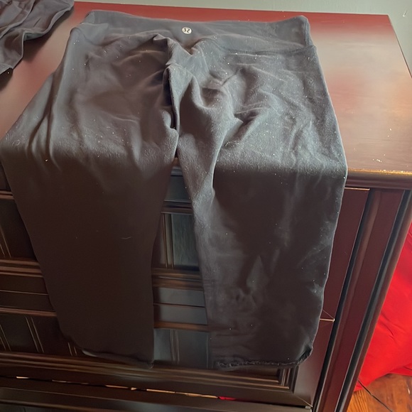 🎉Lululemon Bundle of Black Lulu Leggings! Size 6! - Picture 5 of 9